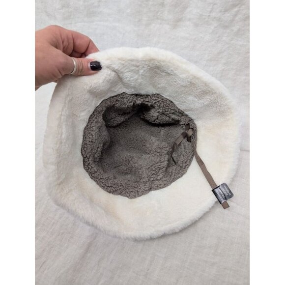 Sprigs Afordable Luxury reversible faux fur & sherpa bucket hat white & tan O18 - Picture 4 of 5